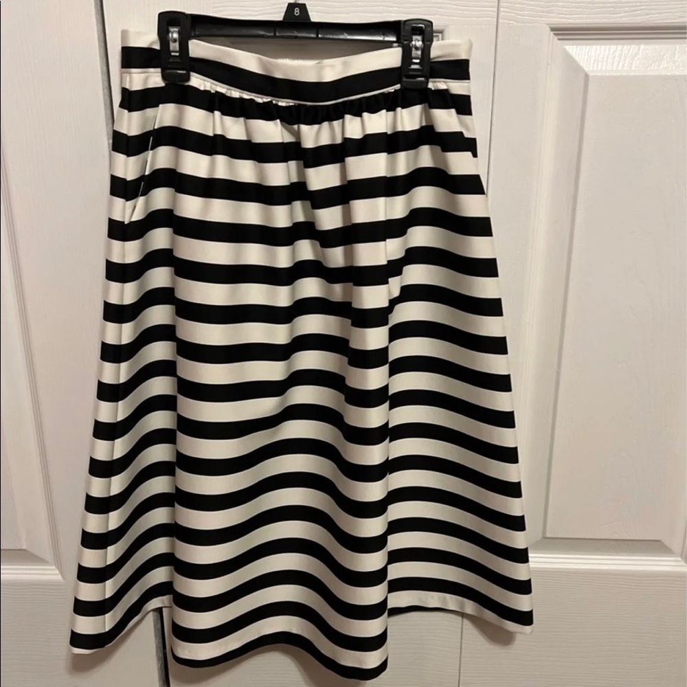 Forever 21 skirt , white and black
